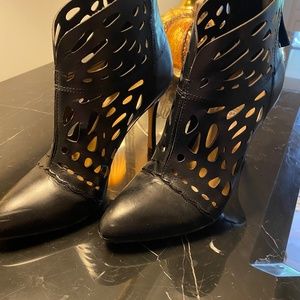 Nine West Dareene Booties. Size 6 M